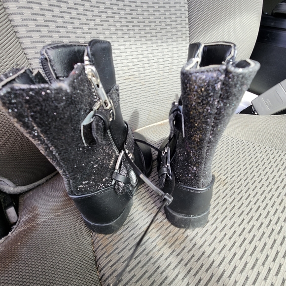Girl's black boot with glitter accents - Picture 2 of 5